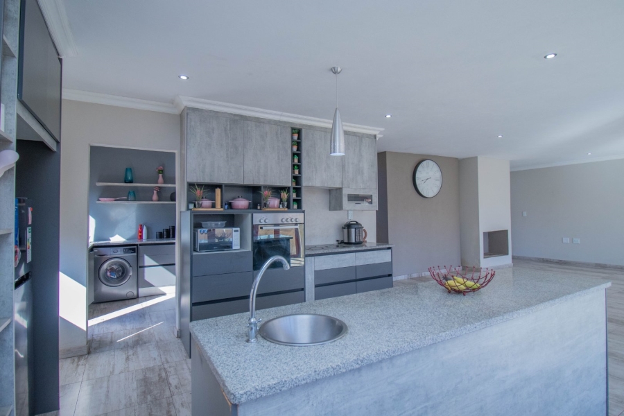 3 Bedroom Property for Sale in Xanadu North West